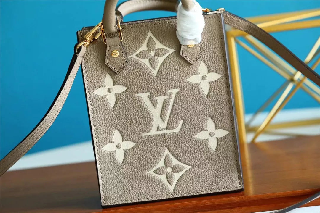 LOUIS VUITTON 14X17X5CM BY THE POOL PETIT SAC PLAT