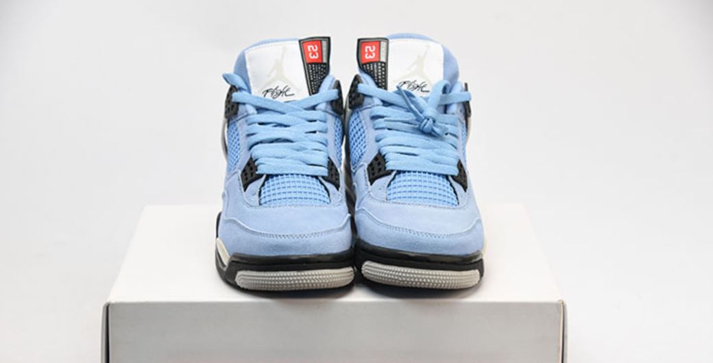 AIR JORDAN 4 RETRO "UNIVERSITY BLUE"