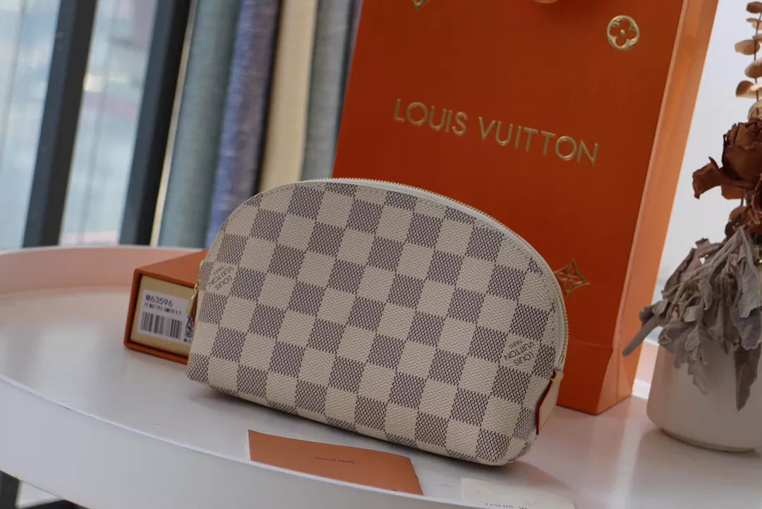 LOUIS VUITTON 17*12*6CM MONOGRAM VANITY BAG