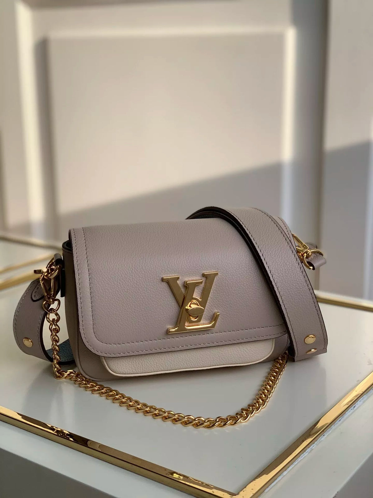 LOUIS VUITTON 19 X 13 X 8CM LOCKME TENDER