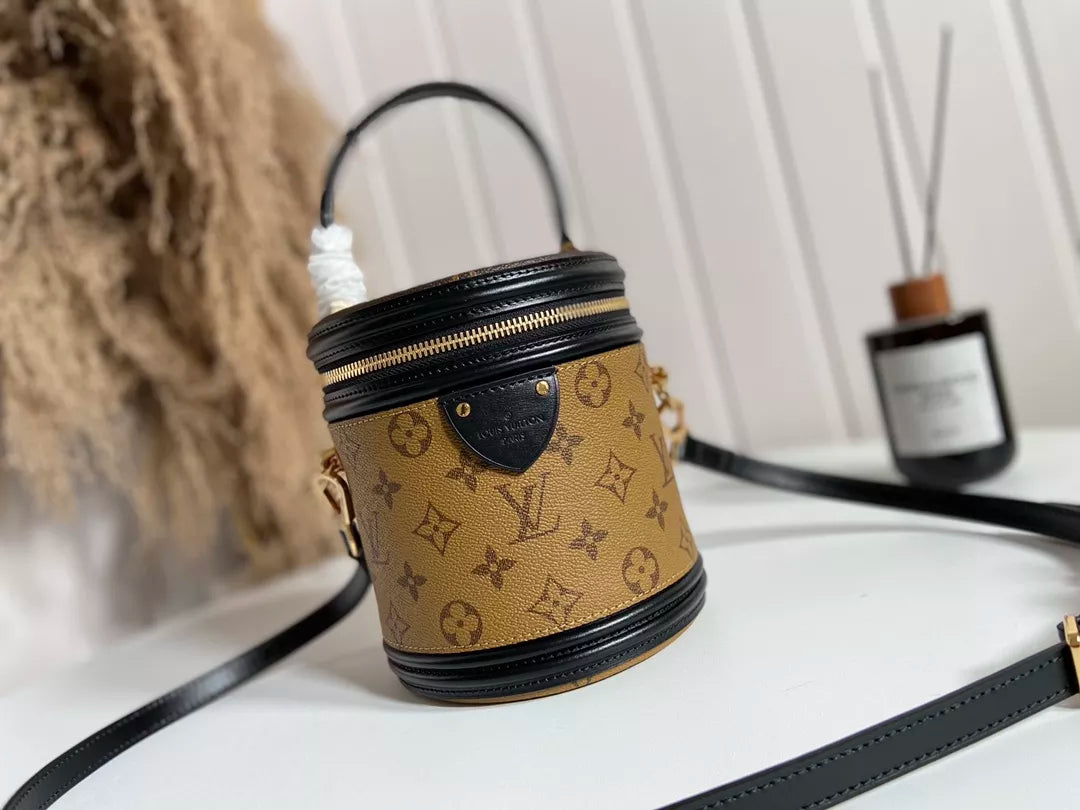 LOUIS VUITTON 15.0X 17.0X 15.0 CM CANNES LV HAND BAGS