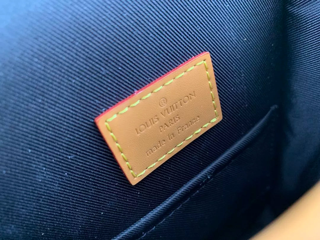 LOUIS VUITTON 13*18*8CM POCKET BAG