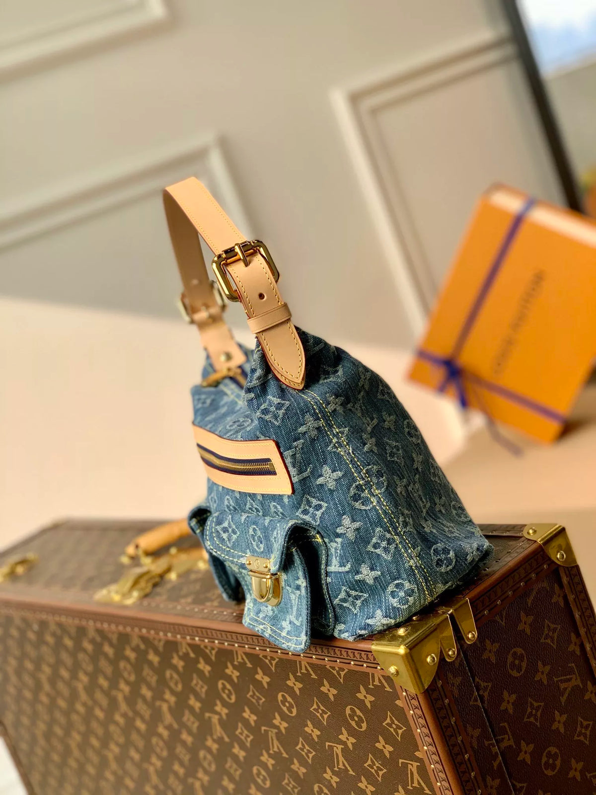 LOUIS VUITTON 30*10*19CM MEDIEVAL, DENIM