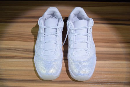 AIR JORDAN 11 LOW "HEIRESS FROST WHITE"