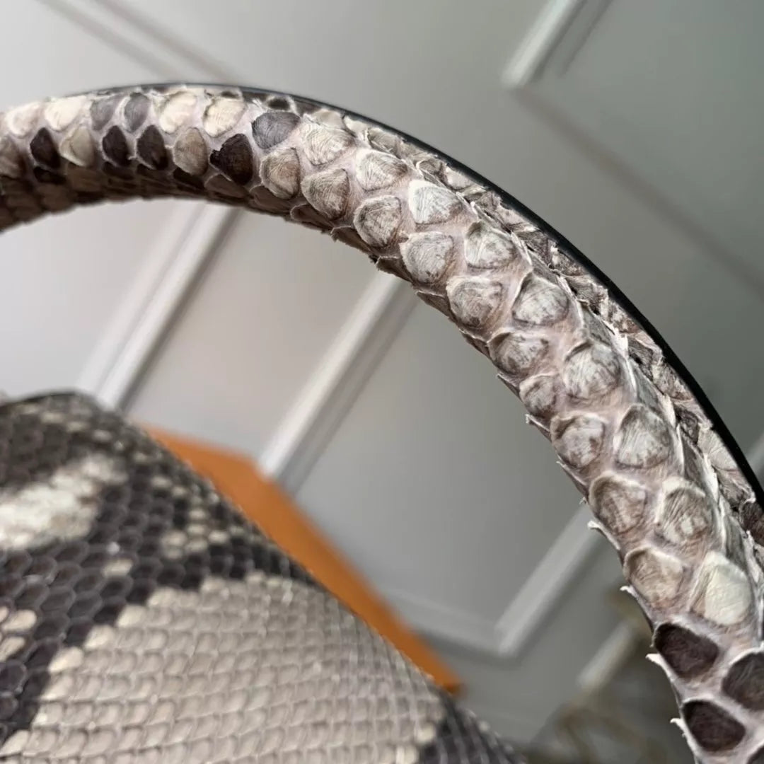 LOUIS VUITTON 27.0 X 18.0 X 9.0 CM 31.5X 20.0X 11.0CM CAPUCINES BB BAG