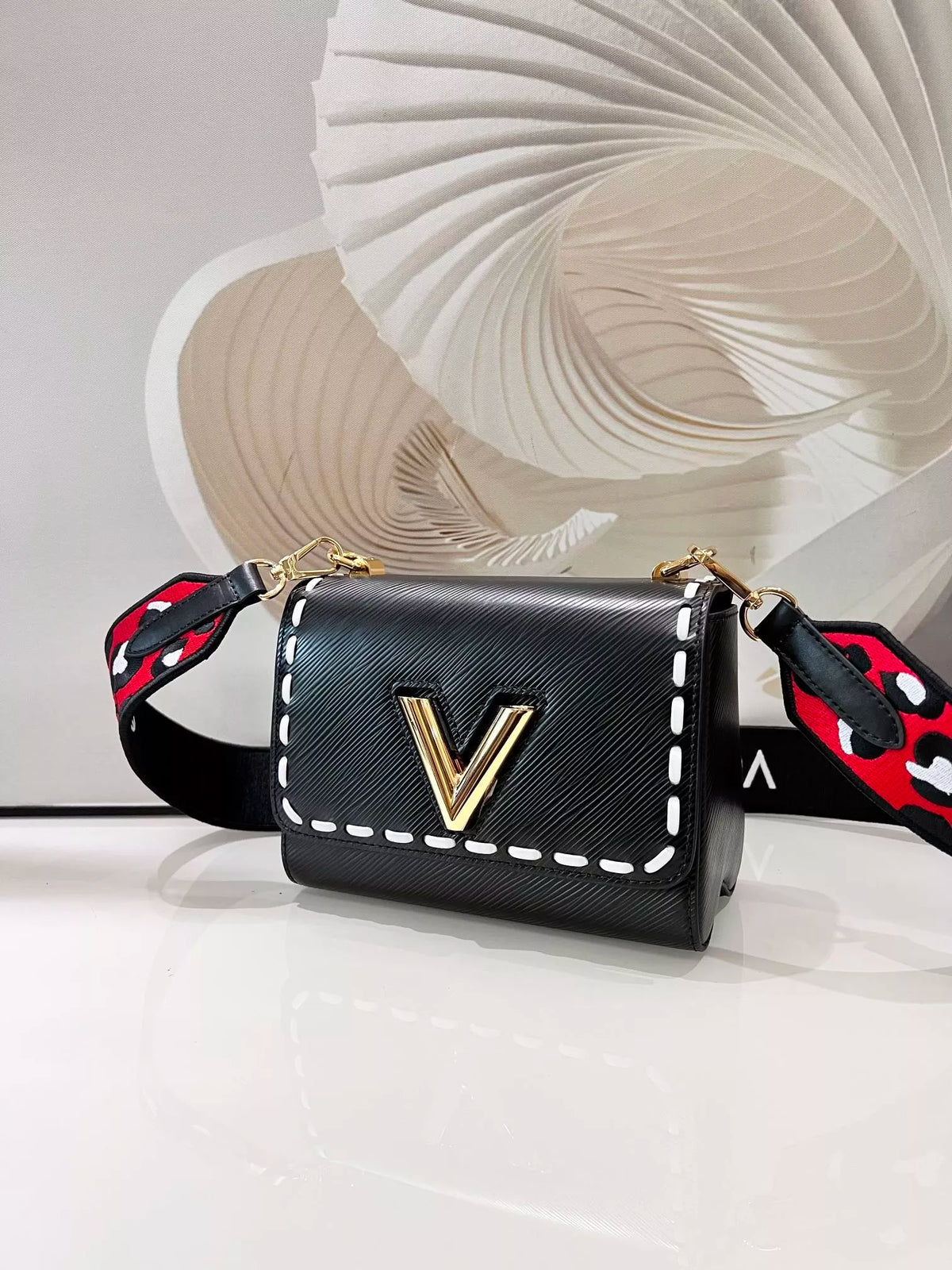 LOUIS VUITTON 19*15*9CM TWIST SMALL HANDBAG, EPI GRAIN LEATHER