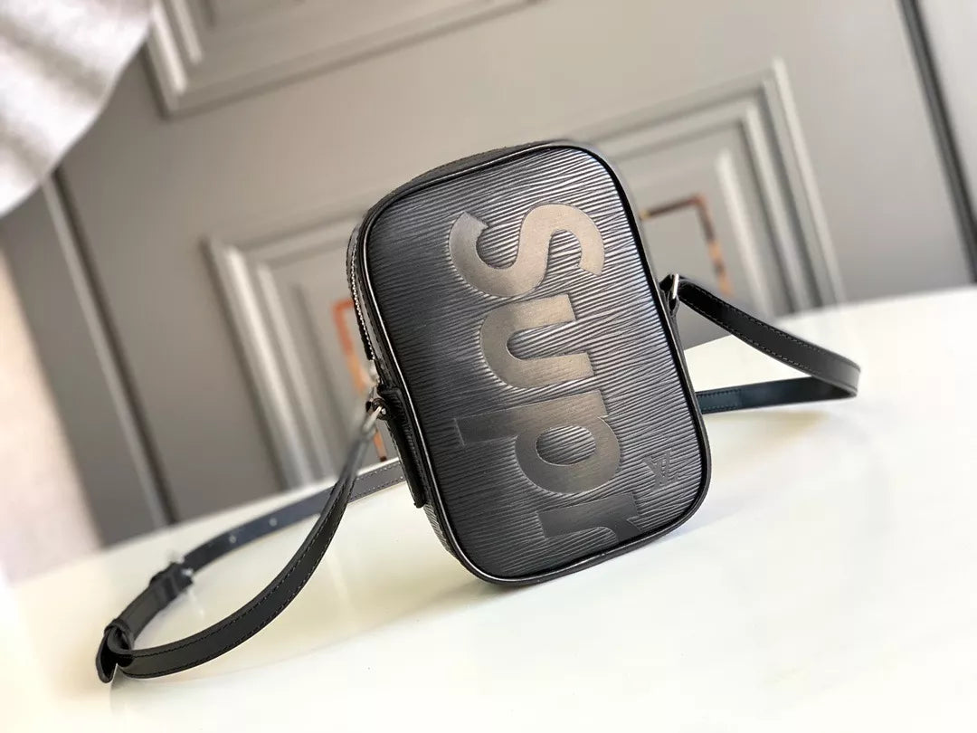LOUIS VUITTON 12X17X5CM SUPREME CO BRANDED, COWHIDE