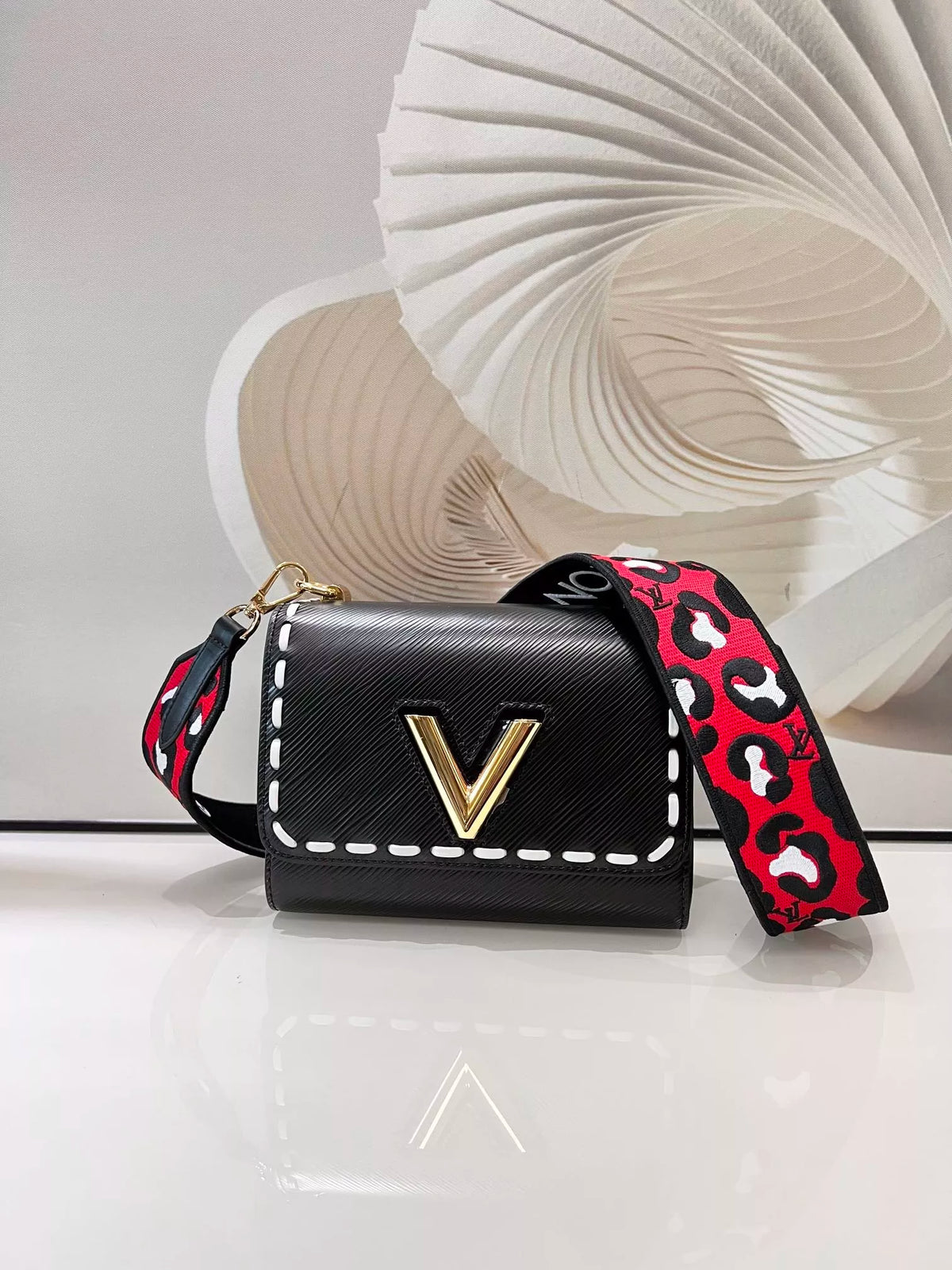 LOUIS VUITTON 19*15*9CM TWIST SMALL HANDBAG, EPI GRAIN LEATHER