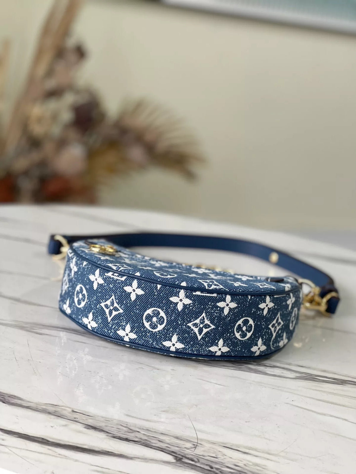 LOUIS VUITTON 23*13*6CM TOP ORIGINAL CROISSANT HANDBAG LOOP HALF MOON STAFF BAG