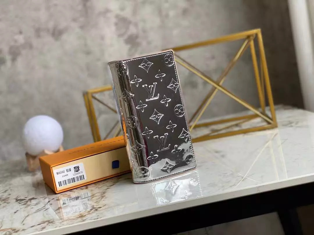 LOUIS VUITTON ZIPPY WALLET