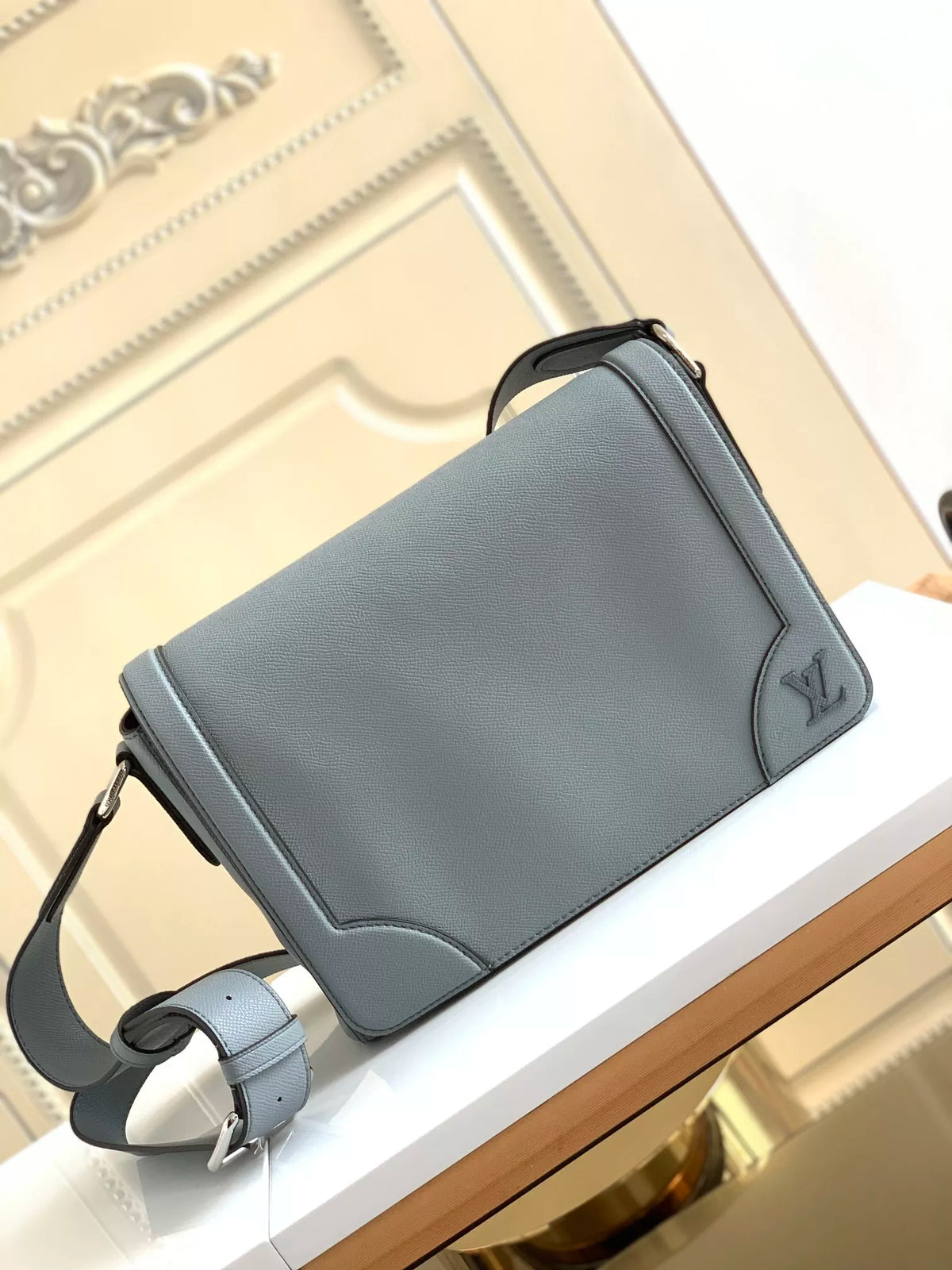 LOUIS VUITTON 28.3*18.3*4.3CM NEW FLAP POSTMAN BAG, TAGA EMBOSSED LEATHER