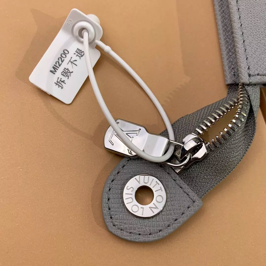 LOUIS VUITTON 27 X 21 X 6 CM POCHETTE VOYAGE HANDBAG