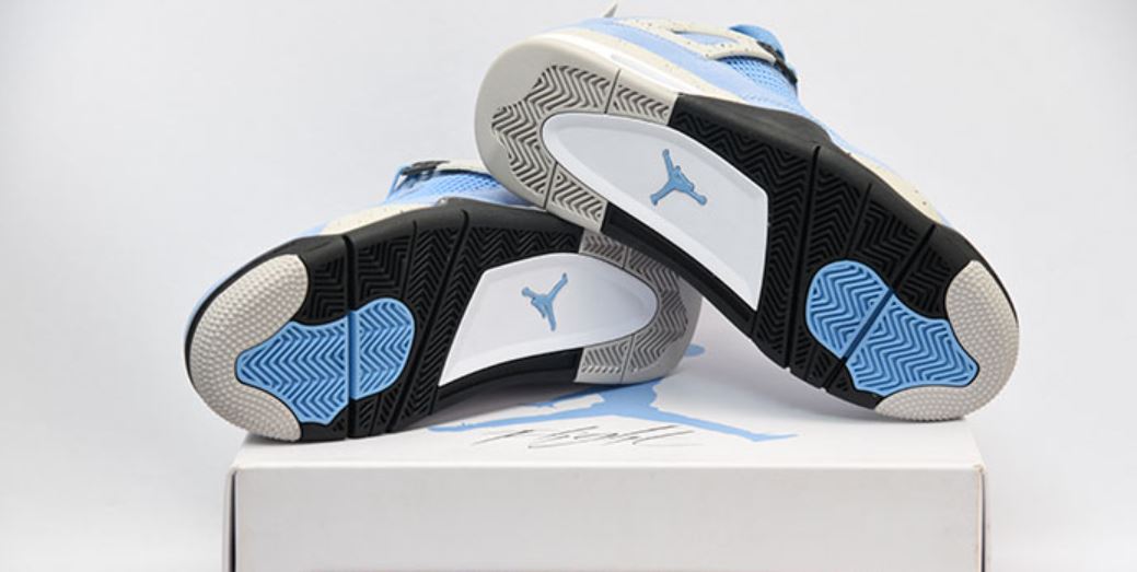 AIR JORDAN 4 RETRO "UNIVERSITY BLUE"