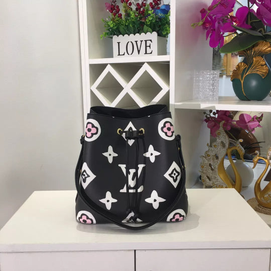 LOUIS VUITTON 26.0 X 26.0 X 17.5 CM HITE NÉONOÉ MONOGRAM