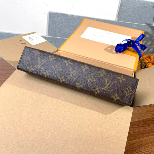 LOUIS VUITTON 26X20X5CM MONOGRAM ECLIPSE
