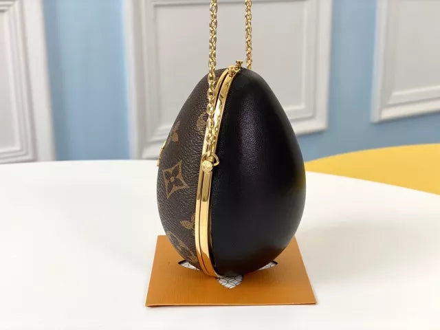 LOUIS VUITTON 10 × 13 CM EGG