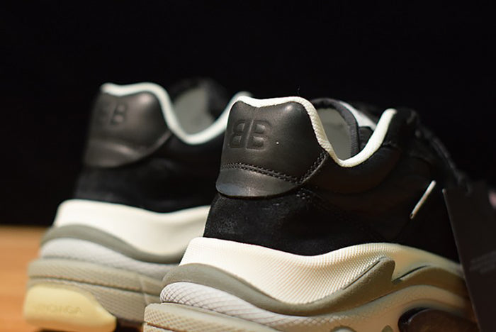 BALENCIAGA TRIPLE S BLACK BURGUNDY