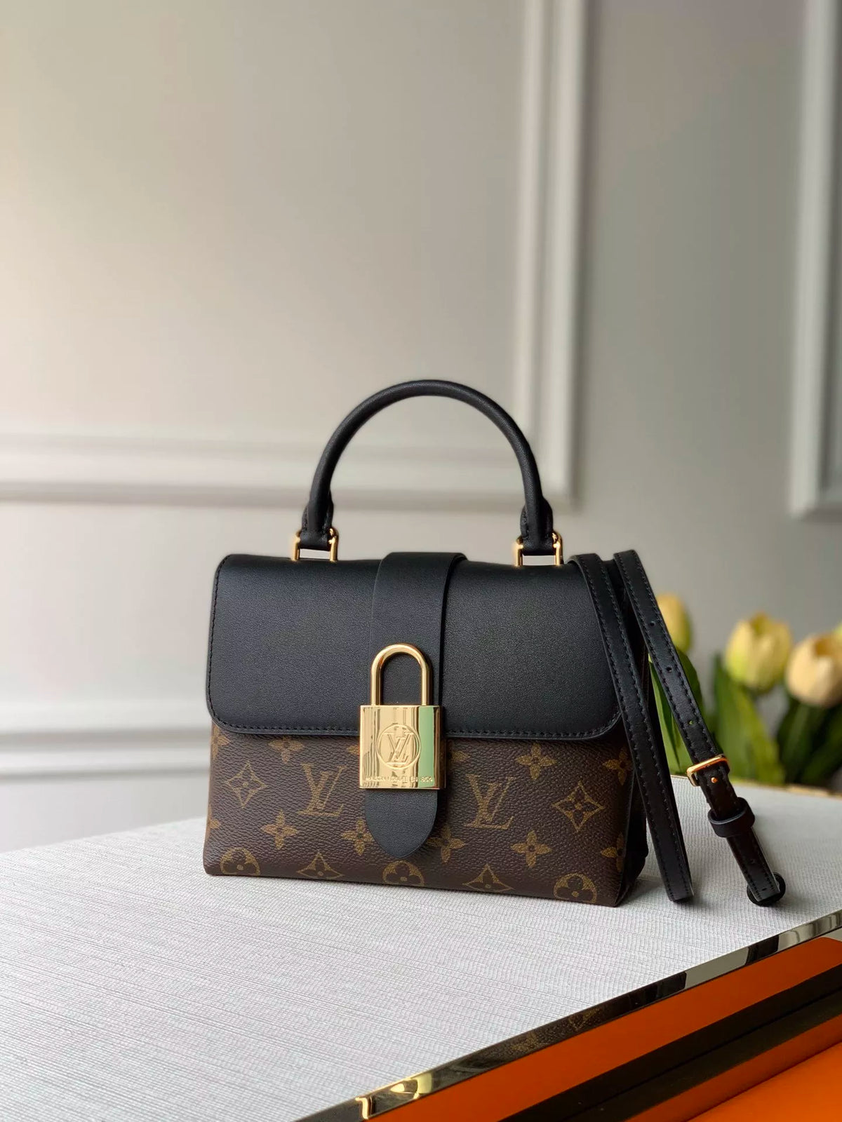 LOUIS VUITTON 21X17X8CM LOCKY