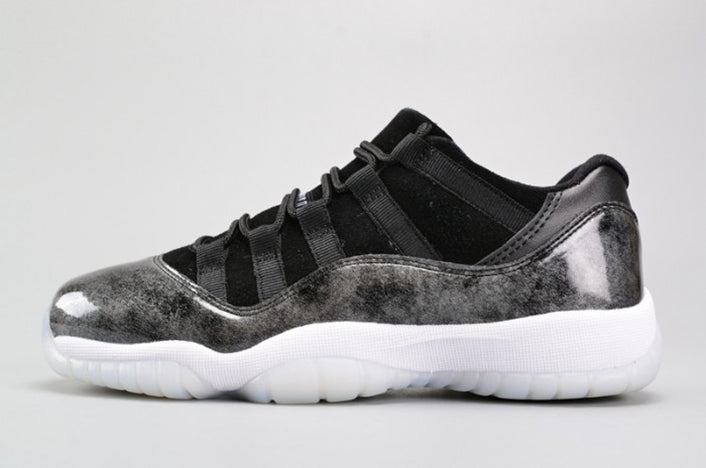 AIR JORDAN 11 RETRO LOW "BARONS BLACK WHITE SILVER" (GS)