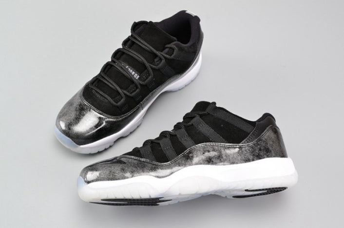 AIR JORDAN 11 RETRO LOW "BARONS BLACK WHITE SILVER" (GS)