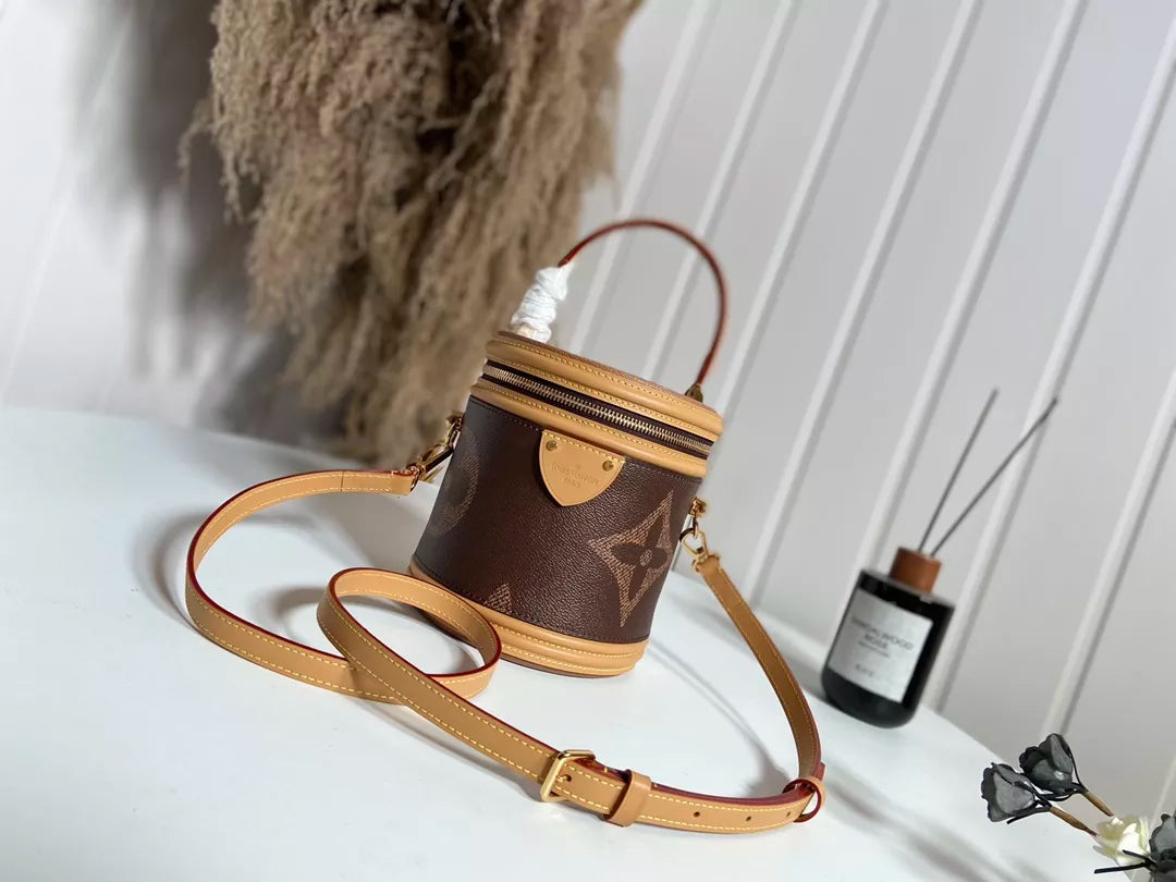 LOUIS VUITTON 15.0X 17.0X 15.0 CM CANNES LV HAND BAGS