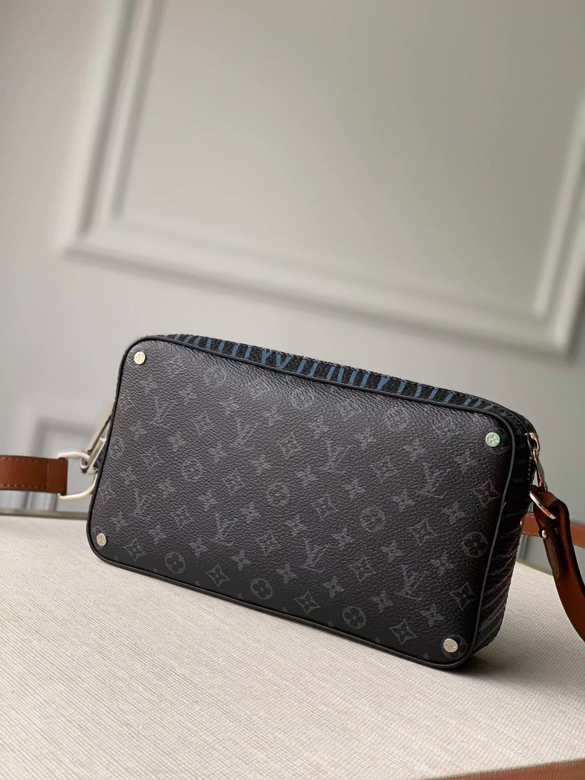 LOUIS VUITTON 22X14X5.5CM BAG