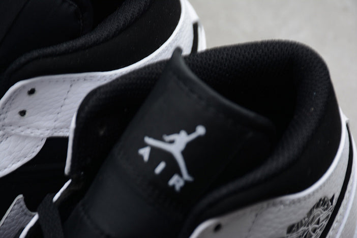 AIR JORDAN 1 MID "WHITE BLACK"