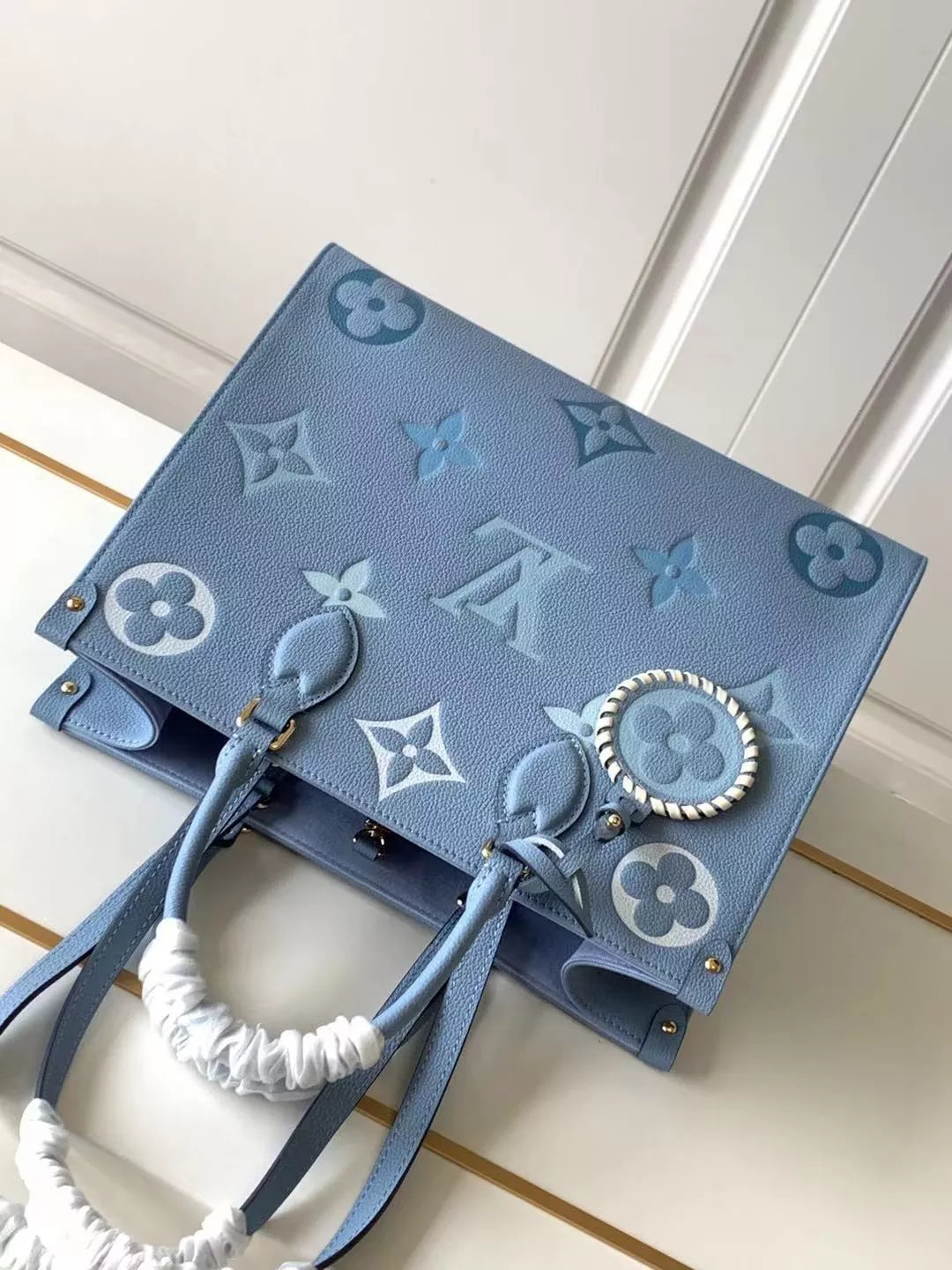 LOUIS VUITTON 35 X 27 X 14CM ONTHEGO MM BAG