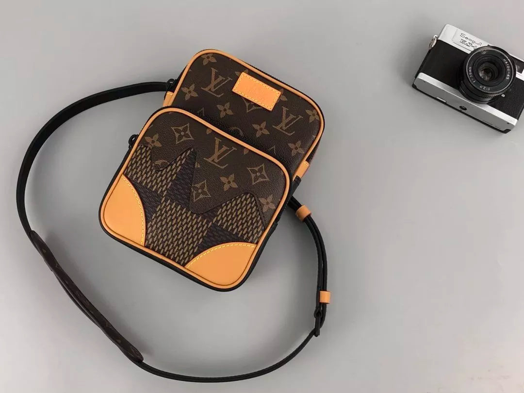 LOUIS VUITTON 10*21*5CM CATWALK CHEST BAG