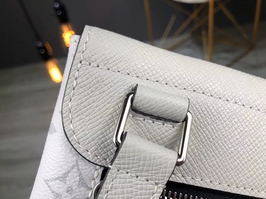 LOUIS VUITTON 28×22×3CM OUTDOOR FLAP