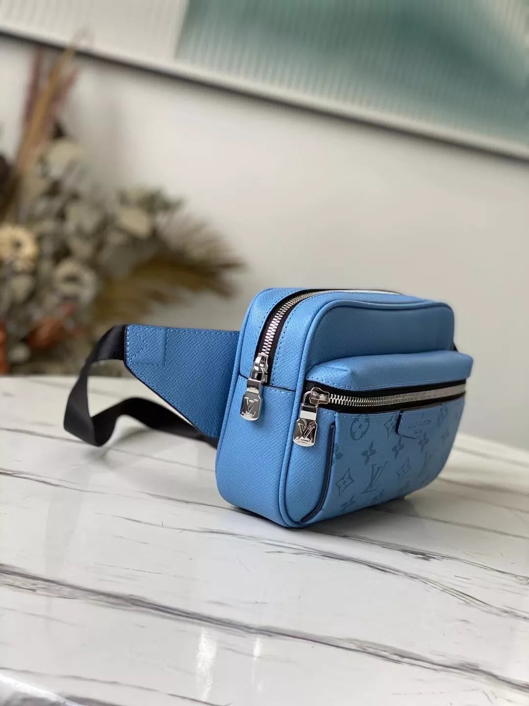LOUIS VUITTON 21 X 17 X 5CM OUTDOOR BUMBAG BAG