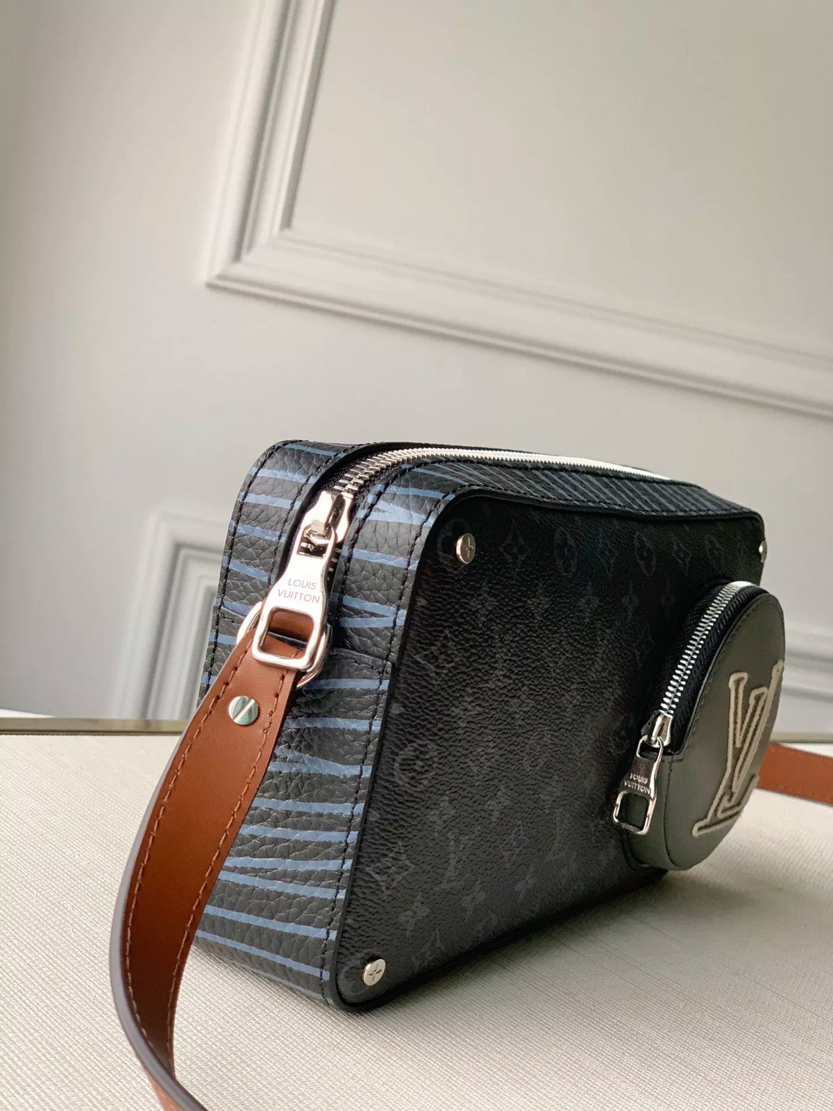 LOUIS VUITTON 22X14X5.5CM BAG