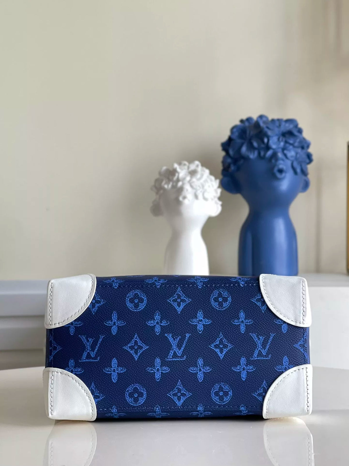 LOUIS VUITTON EVERYDAY LITTER 24 X 21 X 12CM