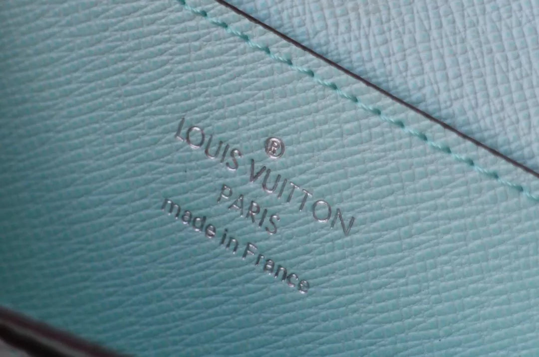 LOUIS VUITTON 10.5 x 7.0 x 3.0 CM MULTICARTES BAG