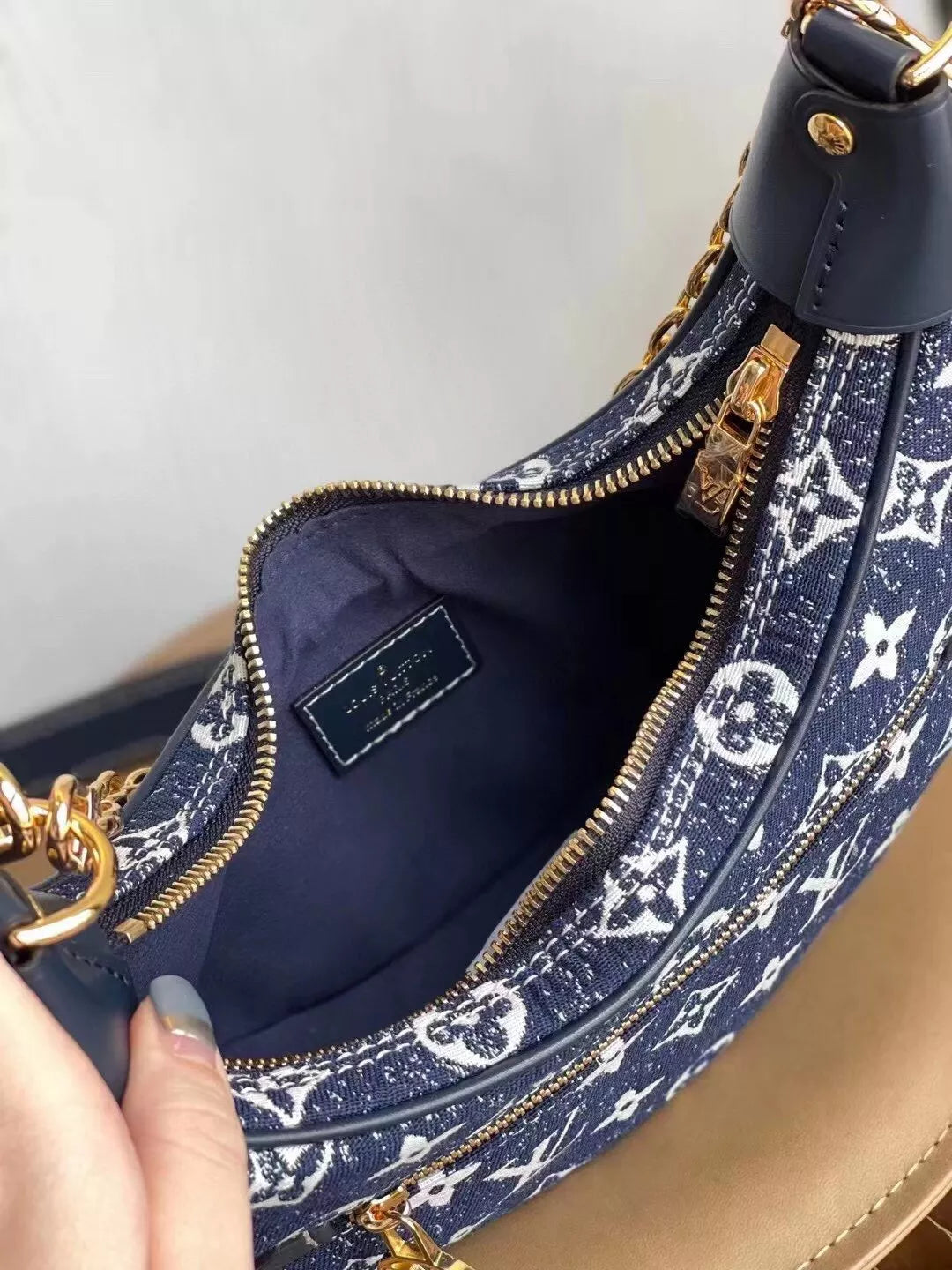 LOUIS VUITTON 24*22*6CM HALF MOON SHAPED STAFF BAG, MONOGRAM CANVAS + LEATHER