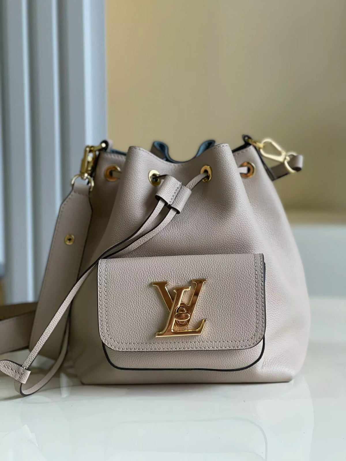 LOUIS VUITTON 23.0 X 23.0 X 16.0CM LOCKME BUCKET BAG