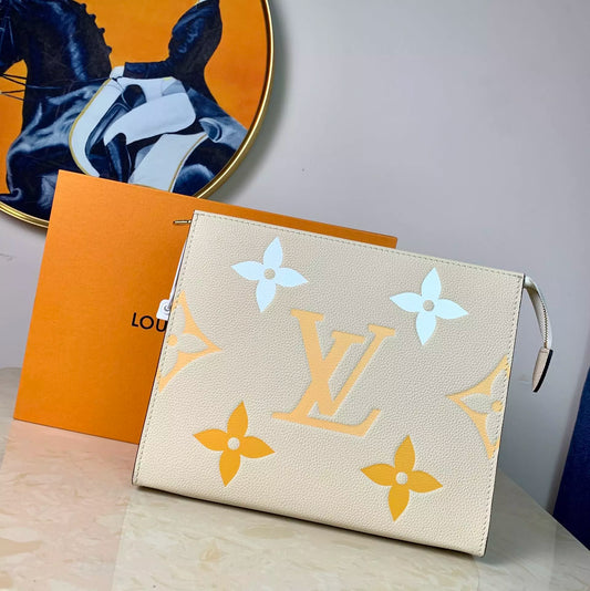 LOUIS VUITTON 25 X 20 X 5.5CM TOILETRY POUCH