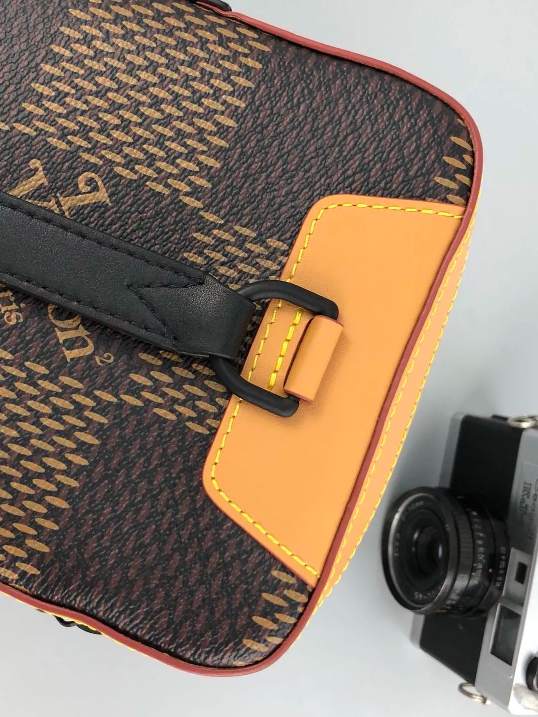 LOUIS VUITTON 10*21*5CM CATWALK CHEST BAG