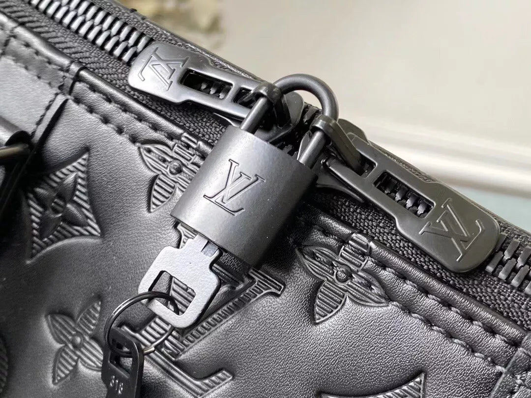 LOUIS VUITTON 50 X 29 X 23 CM HAND BAGS