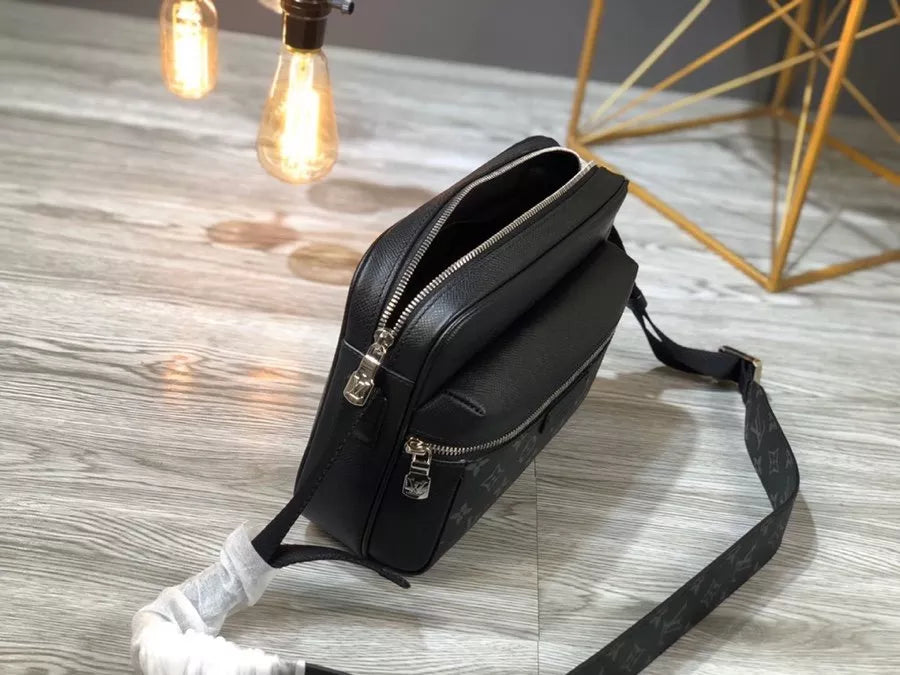 LOUIS VUITTON 29.5×20×10.5CM  LV OUTDOOR