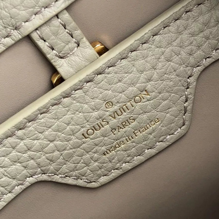 LOUIS VUITTON 27.0 X 18.0 X 9.0 CM 31.5 X 20.0 X 11.0 CM CAPUCINES BB BAG