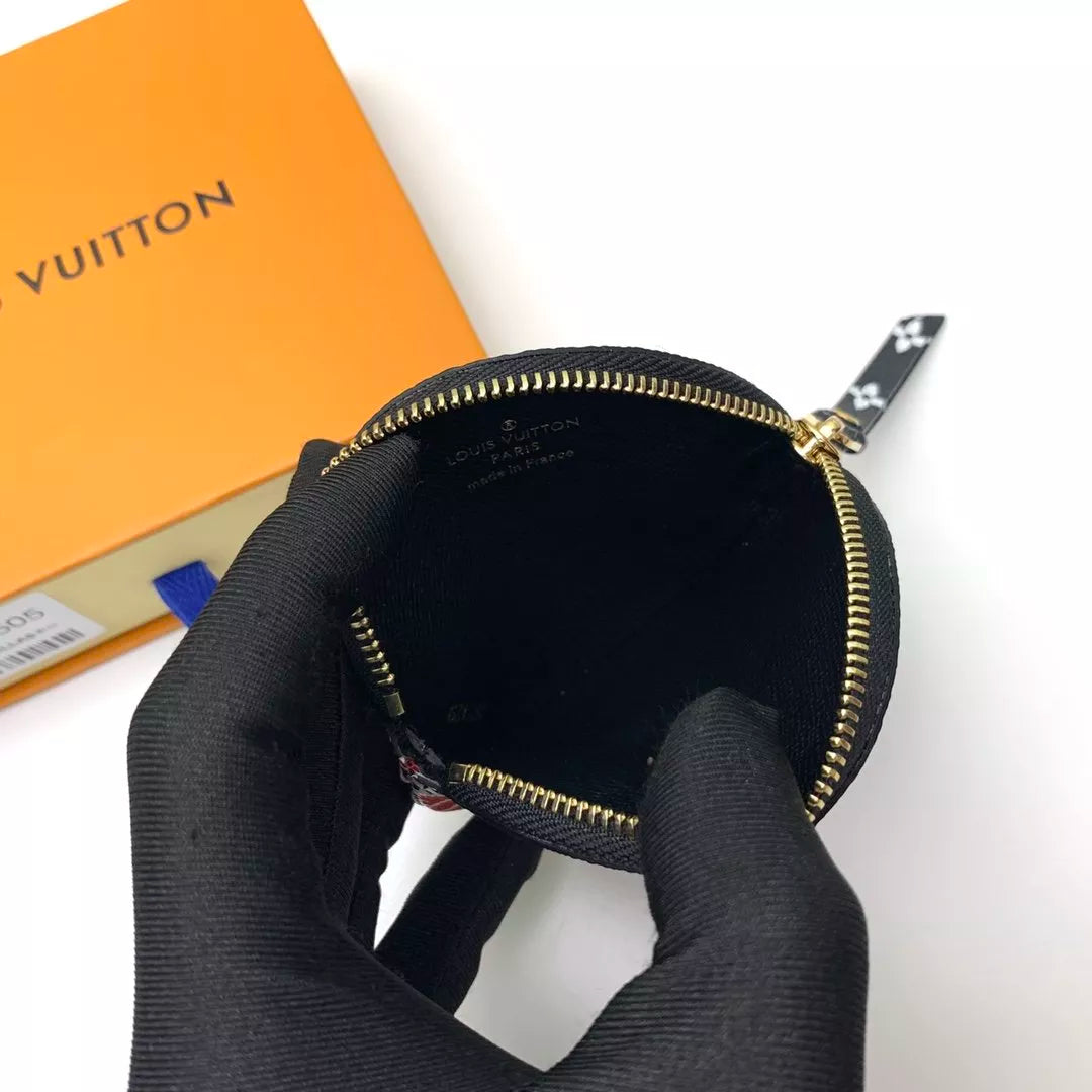 LOUIS VUITTON 9.0 X 9.0 X 1.0CM CRAFTY BAG