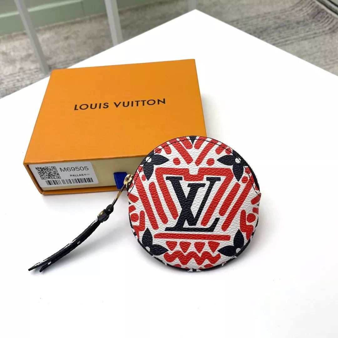 LOUIS VUITTON 9.0 X 9.0 X 1.0CM CRAFTY BAG