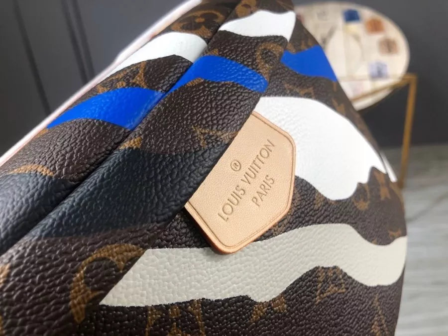 LOUIS VUITTON 33×16×3CM LOL BUMBAG