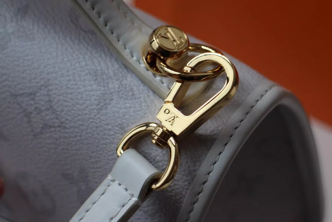 LOUIS VUITTON 23.5 x 18.0 x 9.0 CM DELVAUX BRILLANT