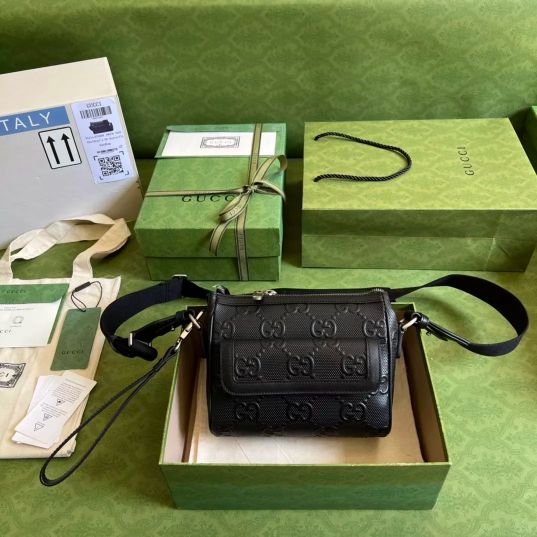 LOUIS VUITTON  20×16×7CM EMBOSSED WHOLE SKIN