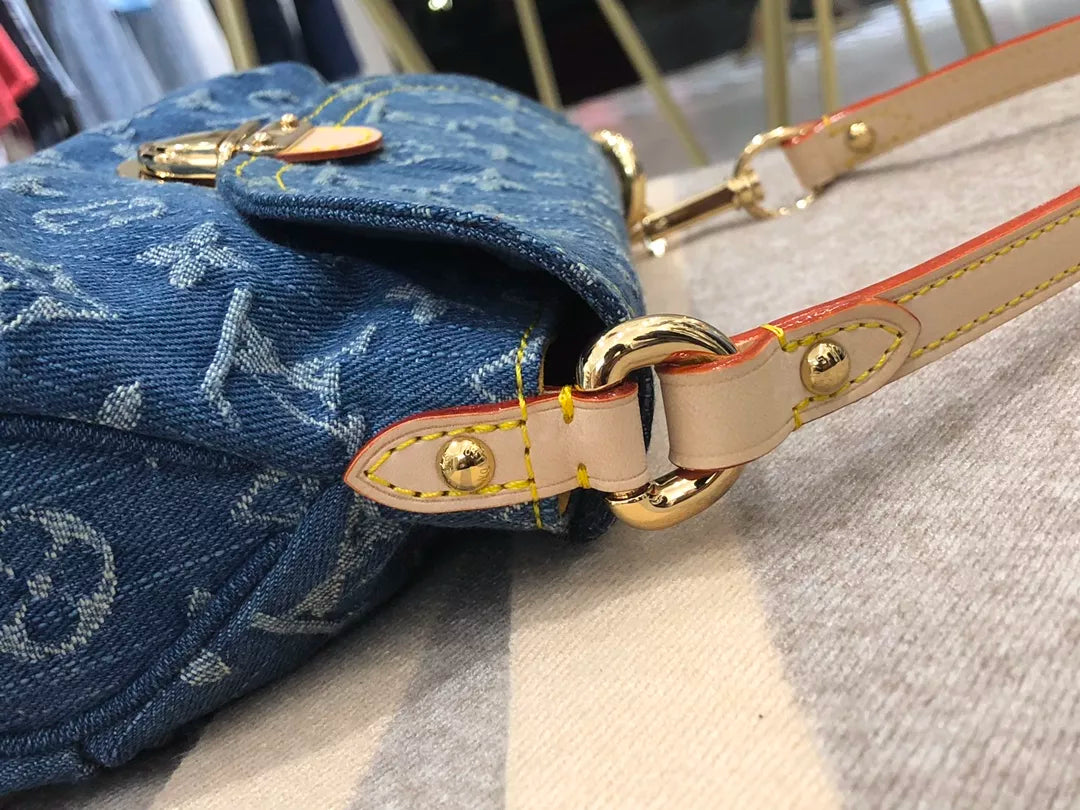 LOUIS VUITTON 25X15X9CM HAND BAGS