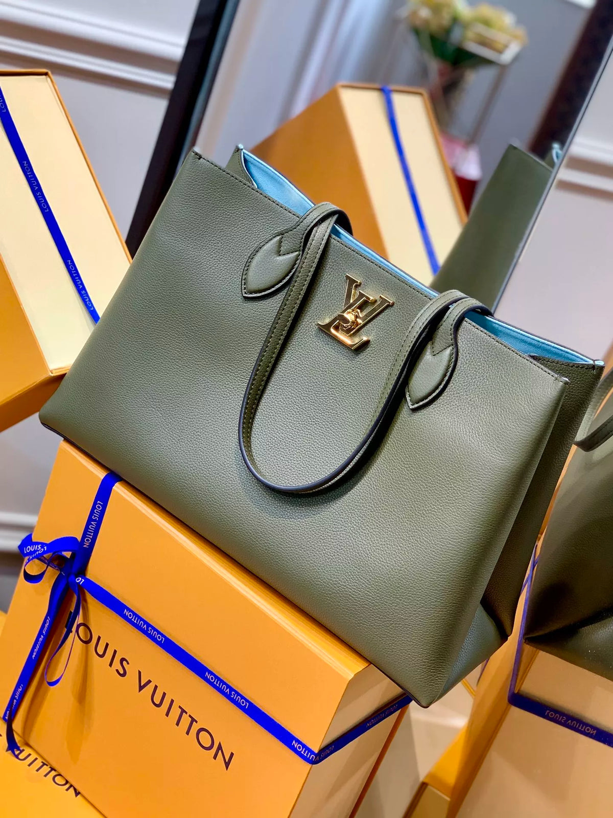 LOUIS VUITTON LOCKME 42X28X15CM 3 COLORS