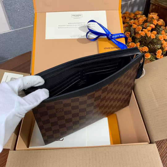 LOUIS VUITTON 27×20×3CM POCHETTE VOYAGE