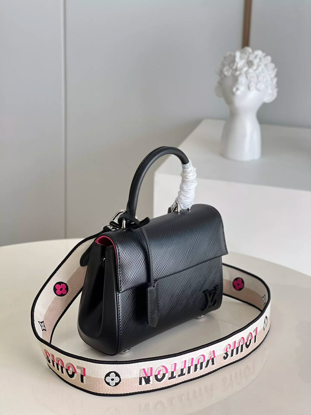 LOUIS VUITTON CLUNY HANDBAG, EPI LEATHER